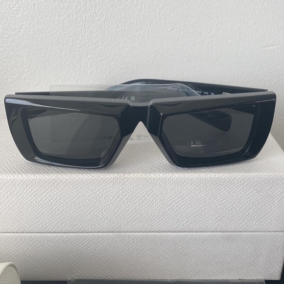 Prada Runway Sunglasses ๐ถ Authentic - Picture 4 of 12
